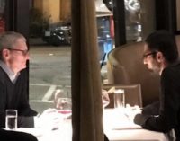 Президентов Apple и Google застукали на свидании в ресторане