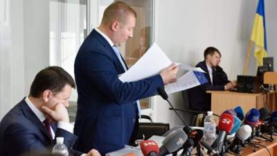 Прокурор и адвокат повздорили на суде по делу Януковича