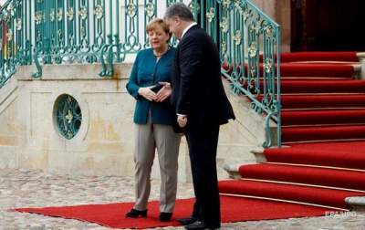 Макрон, Меркель и Порошенко встретятся в Германии
