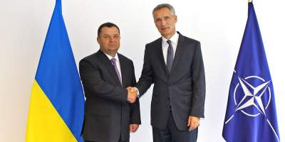 Министр обороны Украины встретился с генсеком НАТО