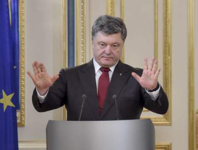 Порошенко поручил МИД ужесточить санкции против России