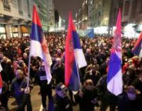 Более десяти тысяч человек вышли на улицы Белграда, требуя отставки президента Вучича