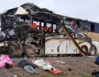 При столкновении двух автобусов в Боливии погибли 22 человека, 37 ранены