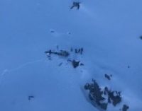 В небе над Альпами столкнулись самолет и вертолет, пятеро погибших, — ВИДЕО
