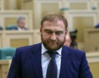 В России на закрытом заседании Совфеда задержали сенатора Рауфа Арашукова по подозрению в убийствах