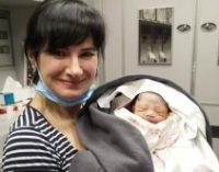Украинка приняла роды на борту самолета, летевшего из Дохи в Бангкок