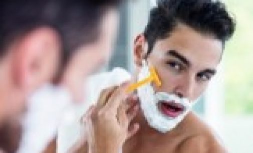 Как бриться мужчинам, чтобы дополнительно обезопасить себя во время карантина