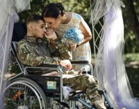 Поранений військовий одружився у шпиталі — зворушливі фото в Telegram-каналі