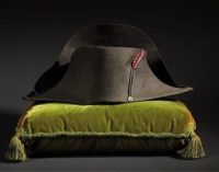 У Парижі на аукціоні продали капелюх Наполеона Бонапарта за €1,9 мільйона